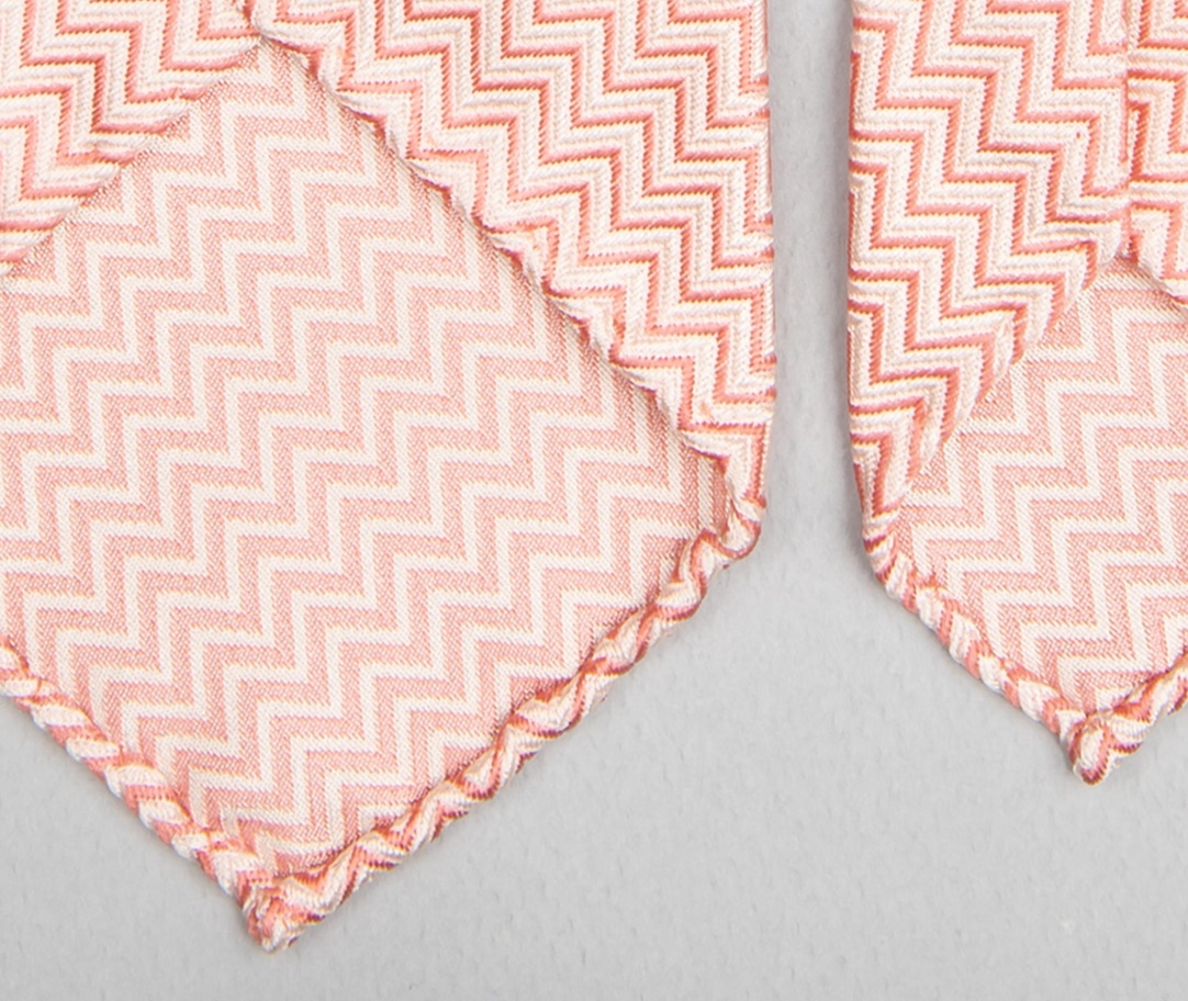 Roulotté main : travail très technique nécessitant un savoir faire précis Roulotté main : travail très technique nécessitant un savoir faire précis