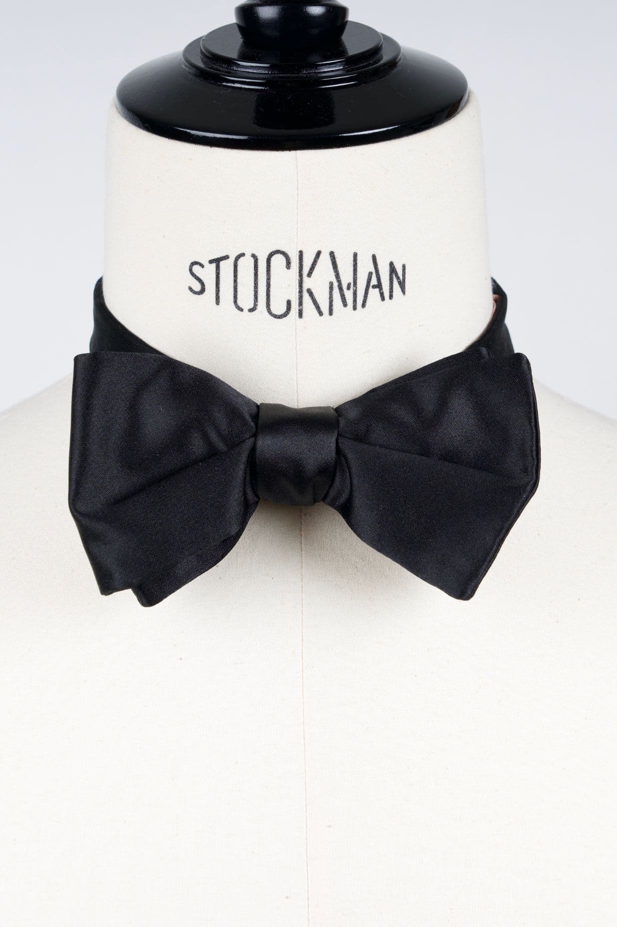 Noeud papillon noir 7,5 cm, en satin de soie