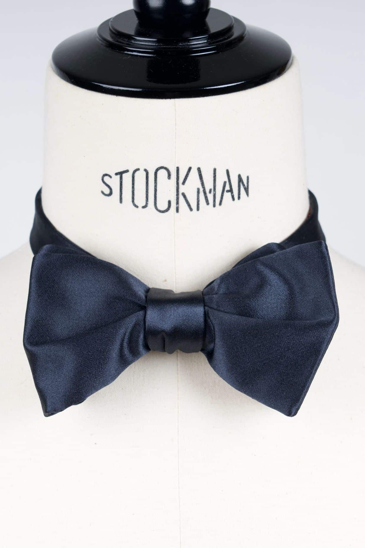 Noeud papillon pré-noué soie bleu marine uni 7,5 cm