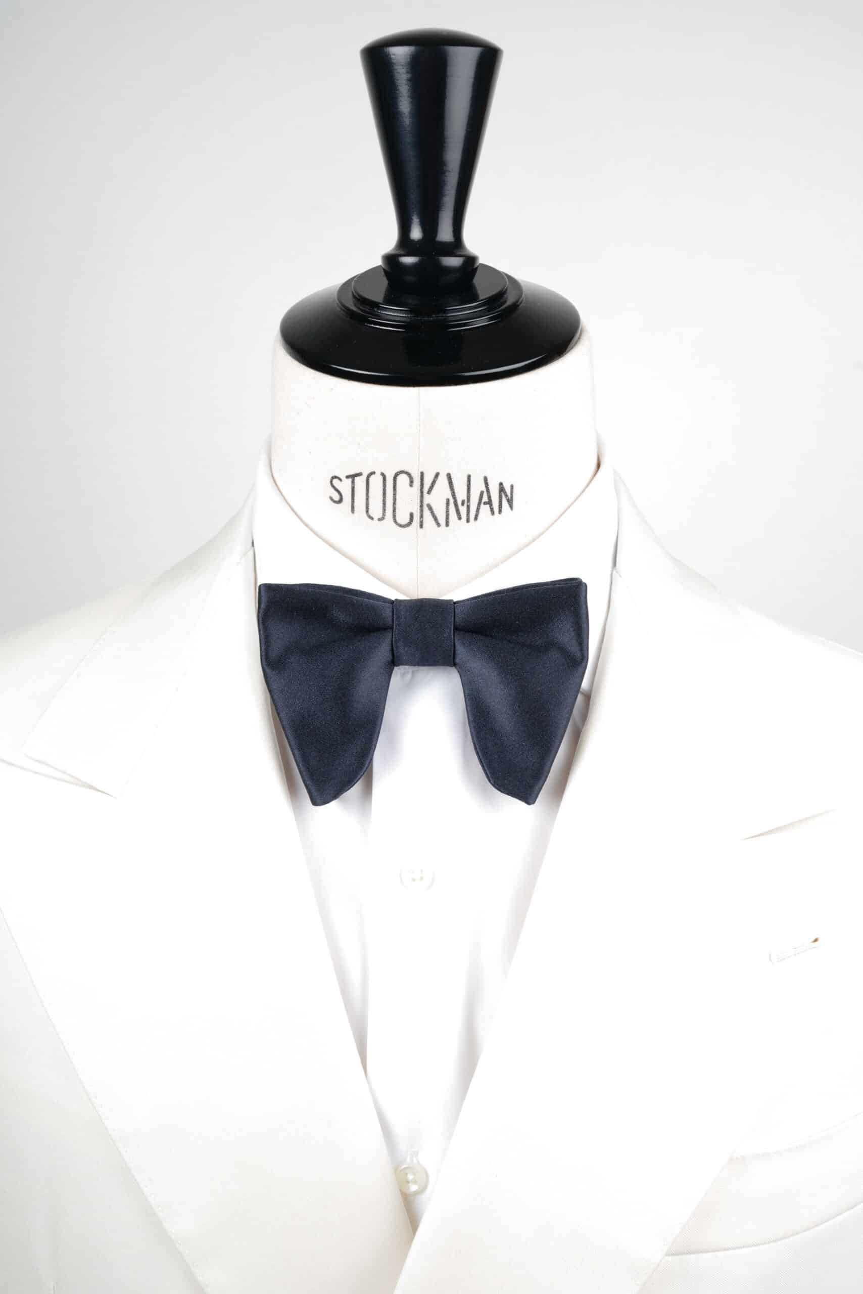 Noeud papillon "Le plongeant", satin de soie bleu uni