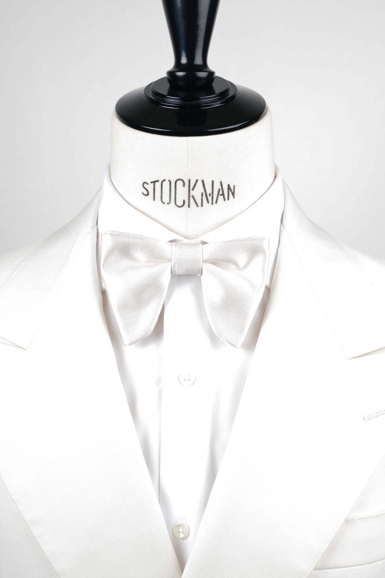 Noeud papillon "Le plongeant", satin de soie blanc cassé uni