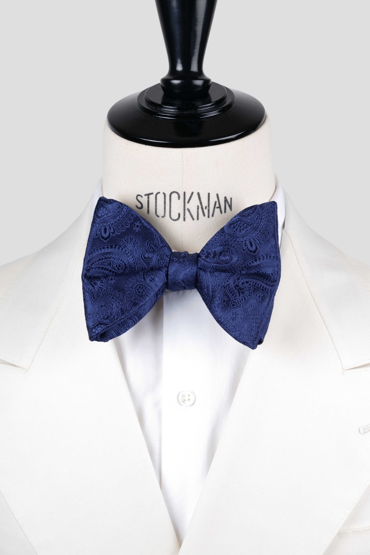 Noeud papillon "Dare in Paris", soie tissée bleu marine, motif cachemire