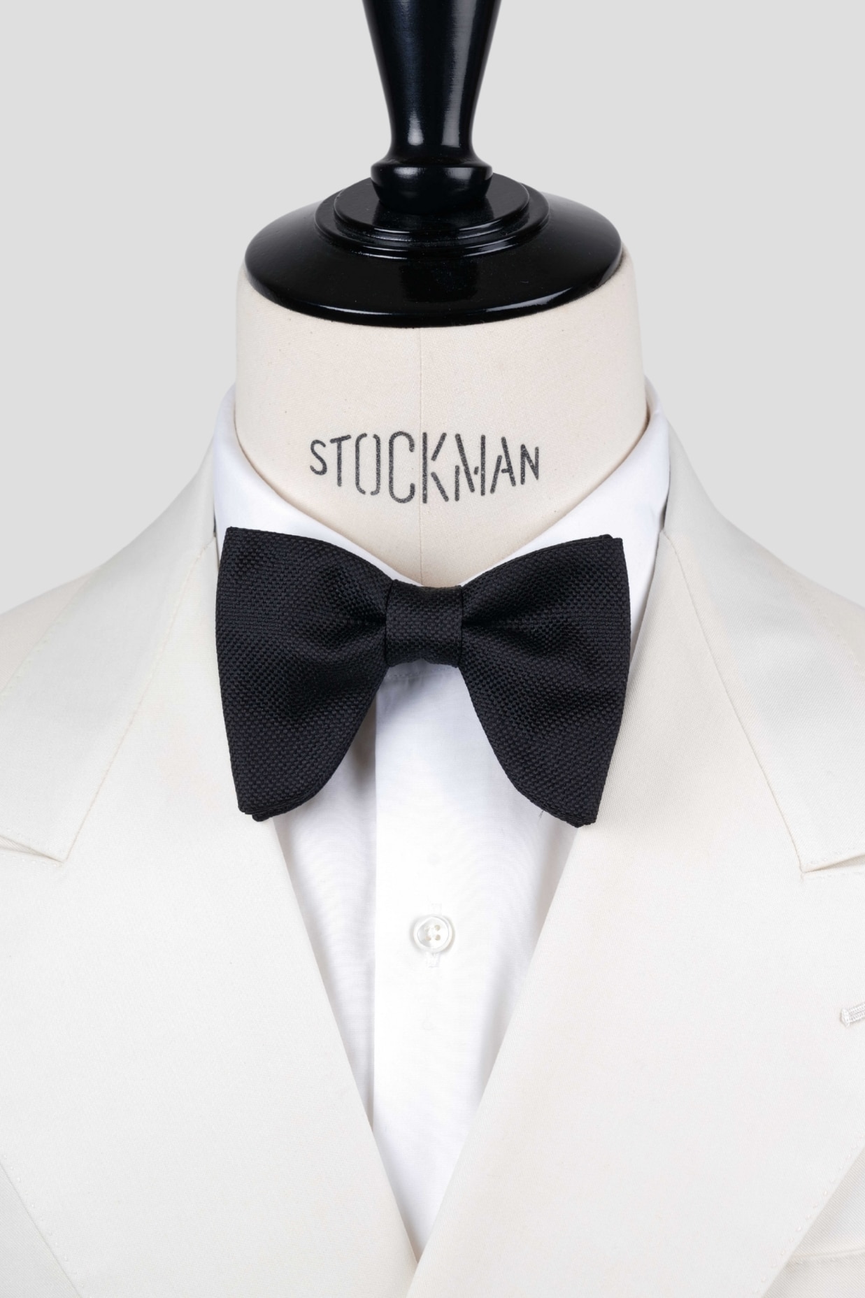 Noeud papillon noir "Le plongeant", soie piquée