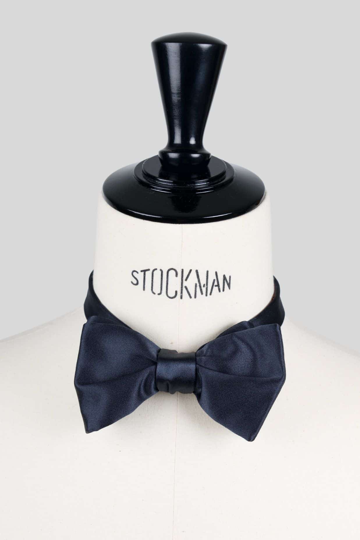 Noeud papillon pré-noué soie bleu marine uni 7,5 cm