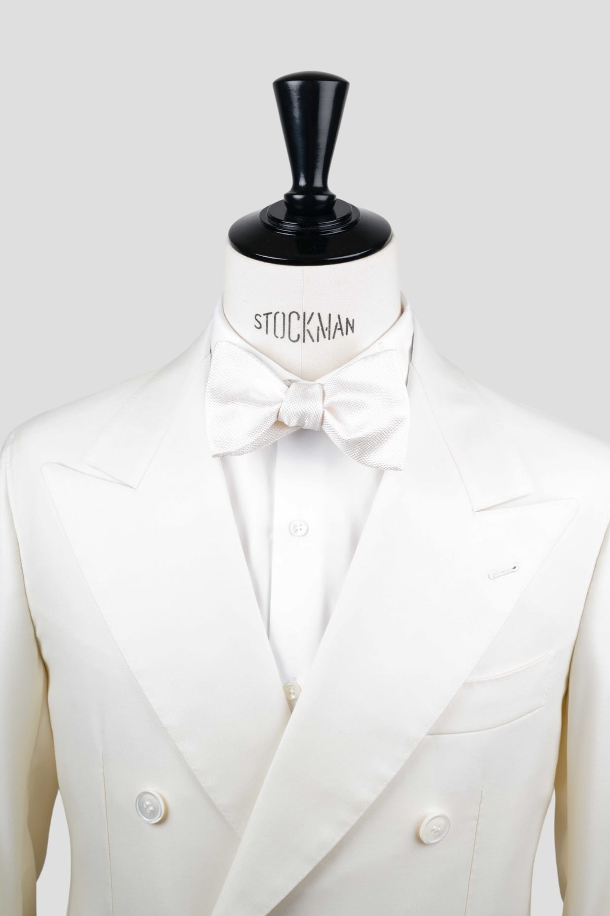 Noeud papillon bleu à nouer, en soie piquée blanc cassé