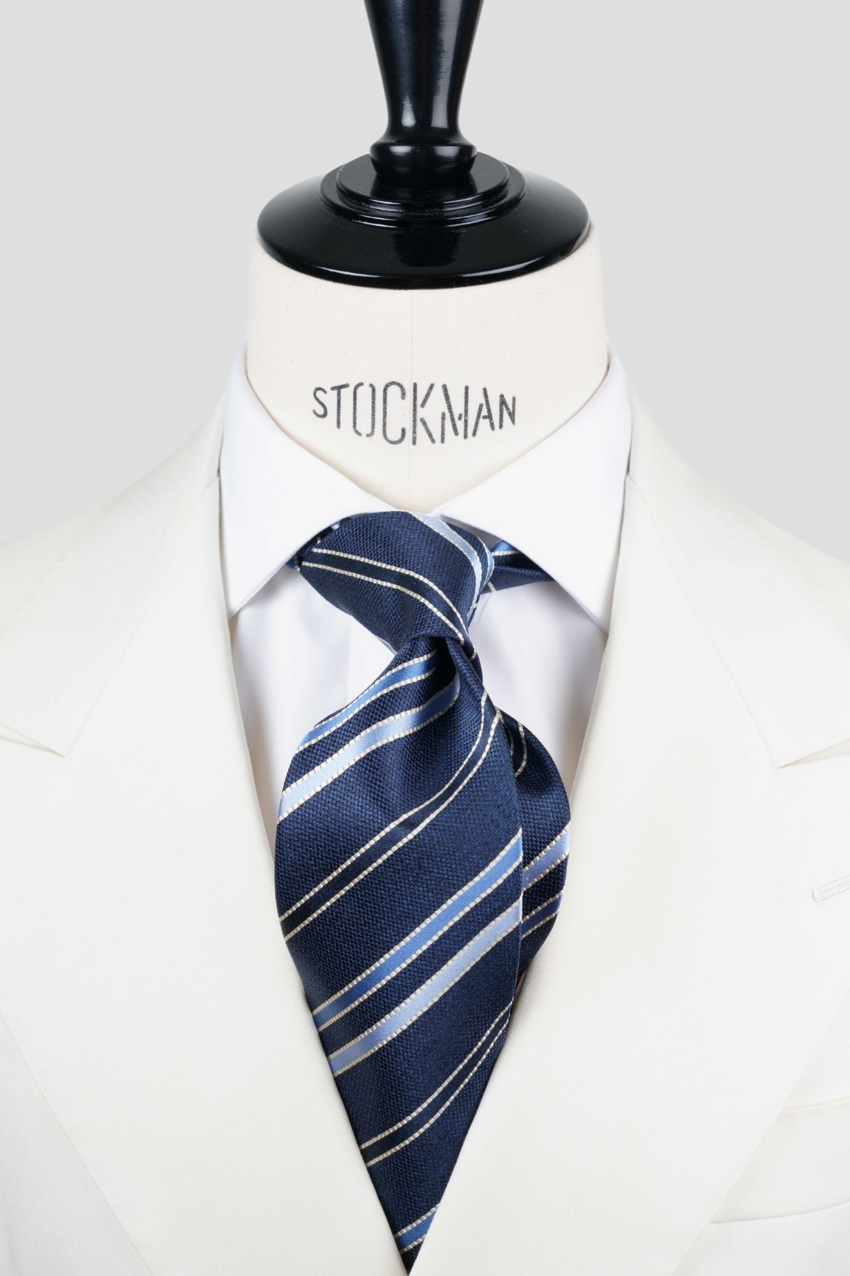 Cravate sartoriale à 3 plis, en soie tissée bleu foncé, rayure bleu ciel et marine