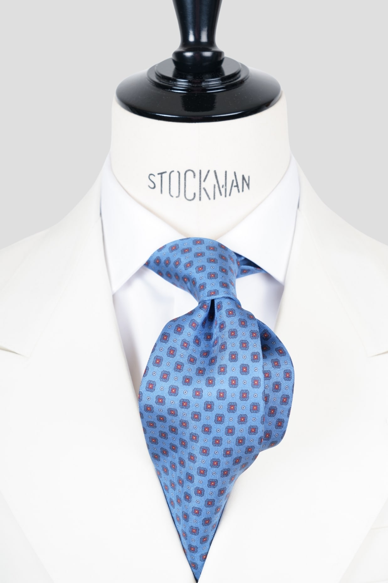 Cravate sartoriale à 3 plis, en soie imprimée bleu pâle, motif multiple