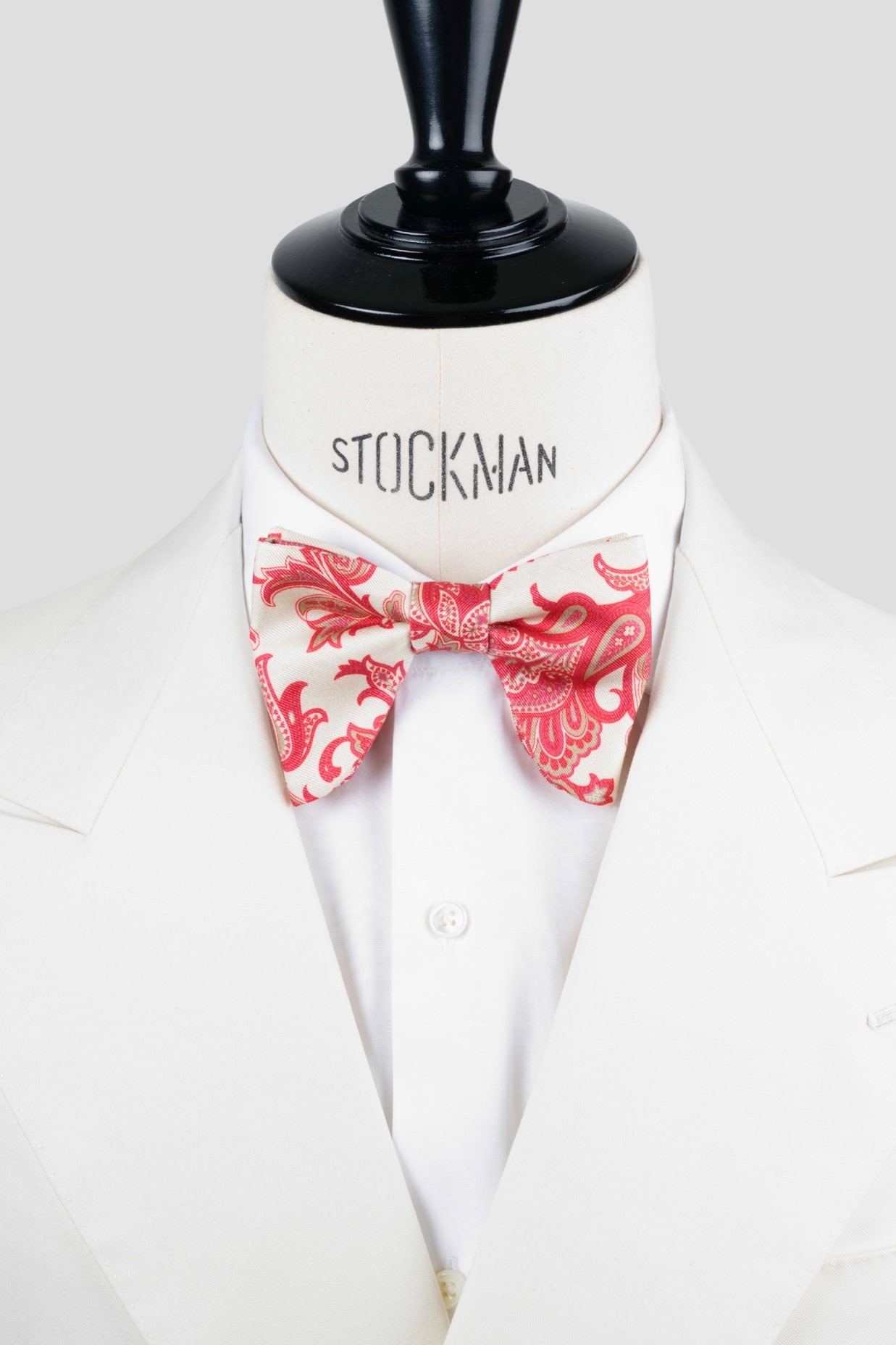 Noeud papillon "Le plongeant", soie imprimée blanc cassé motif rosé