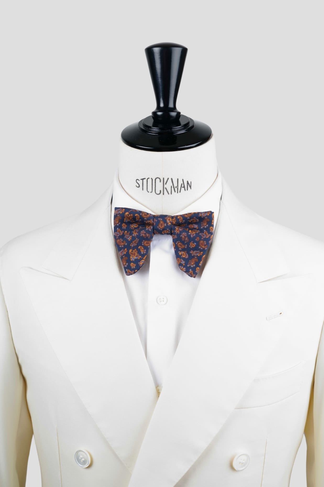 Noeud papillon "Le plongeant", soie imprimée bleu foncé motif cachemire