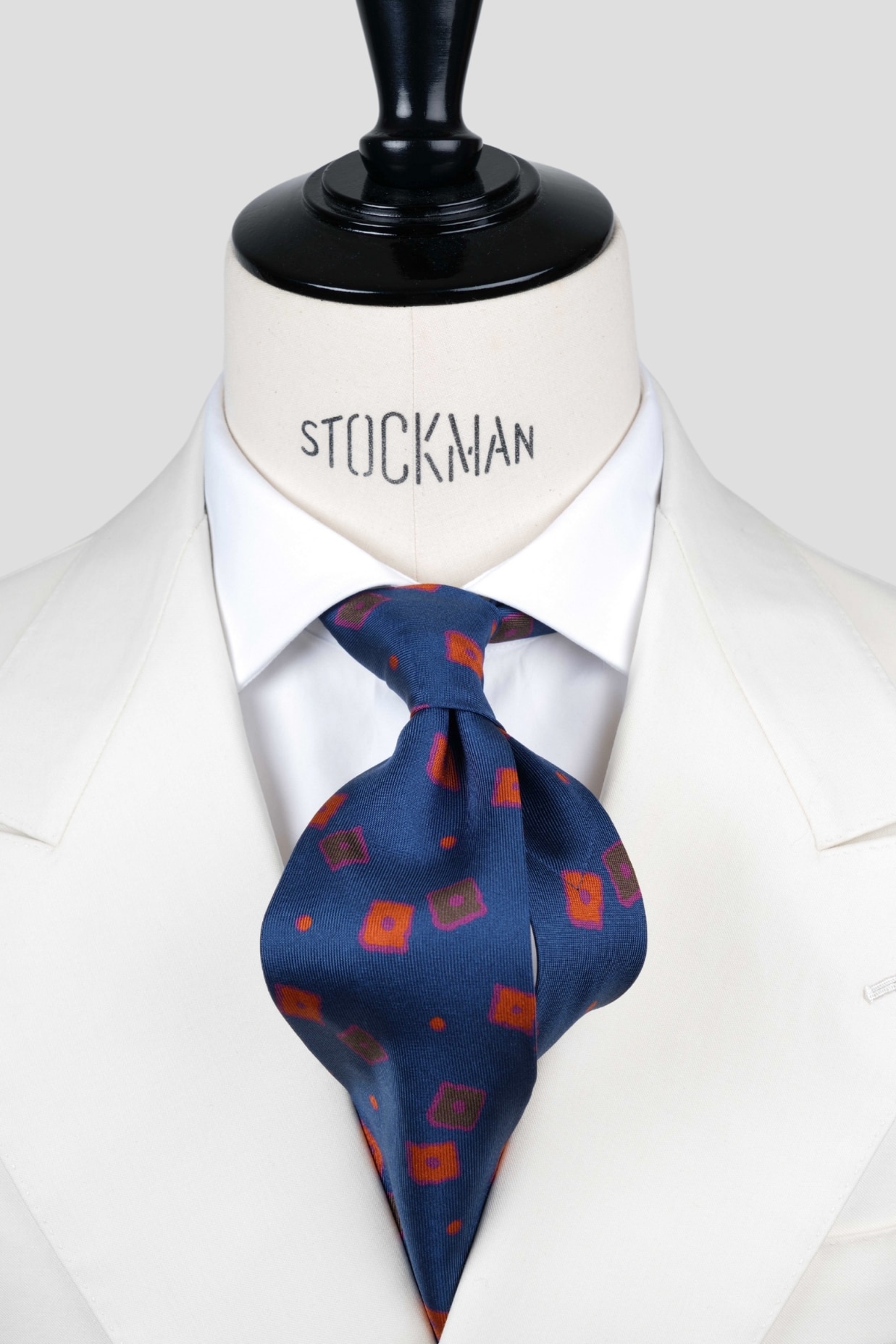 Cravate sartoriale à 7 plis, en soie madder bleu, motif géométrique