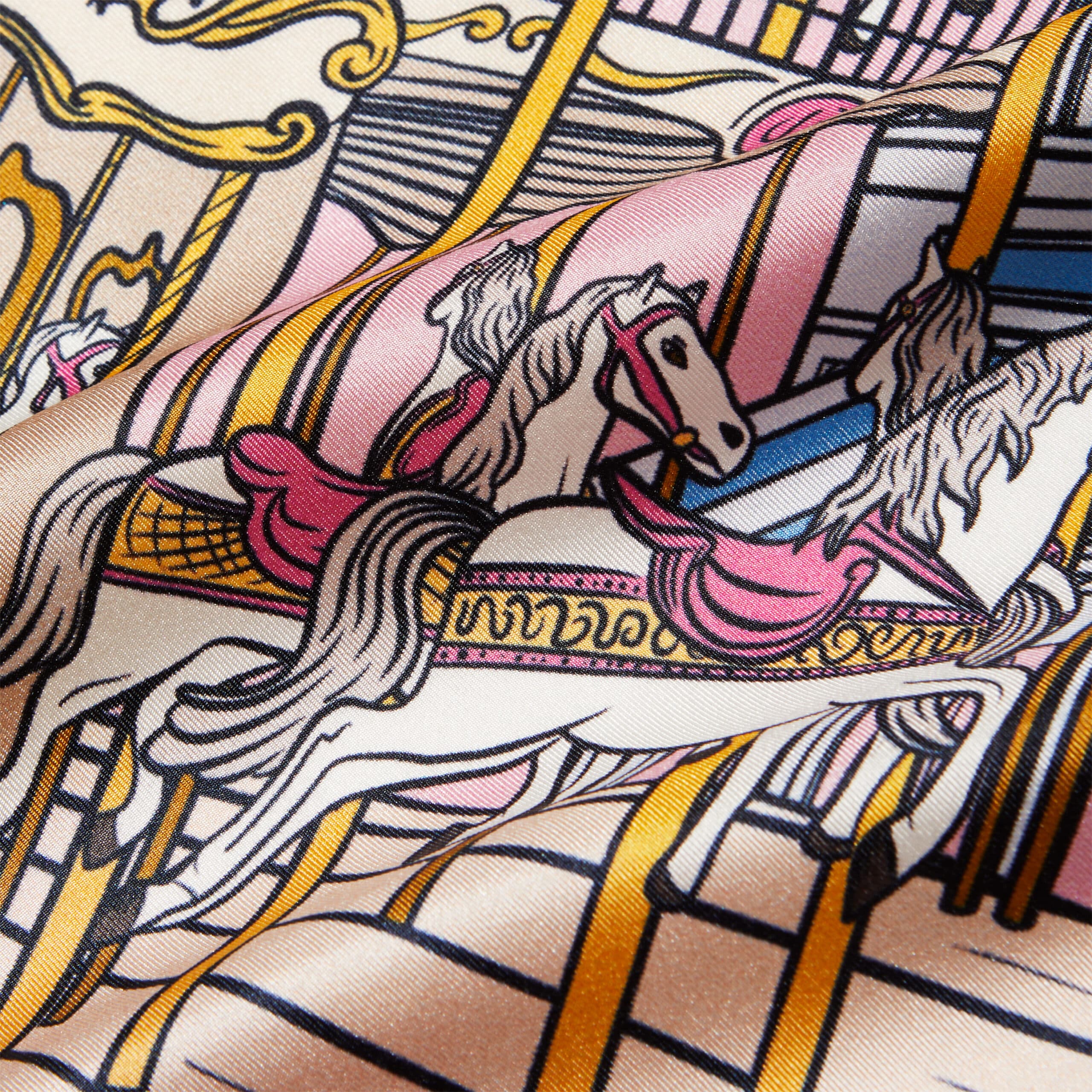 Carré de soie rose et violet, motif l'orgue du boulevard