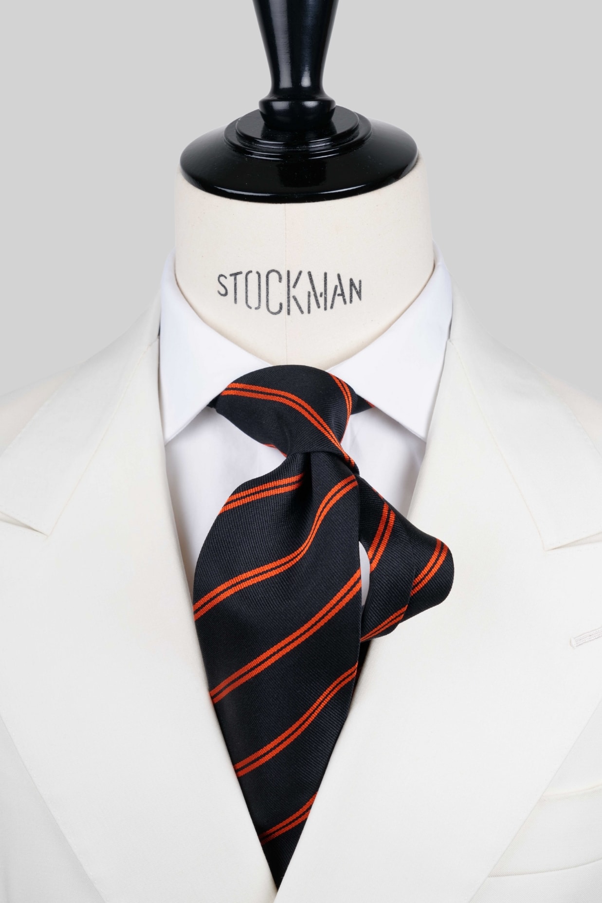 Cravate sartoriale à 3 plis, soie tissée bleu navy, rayures orange